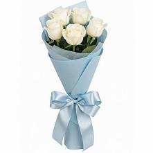 Букет 5 Белых роз Проуд в Дондуковском