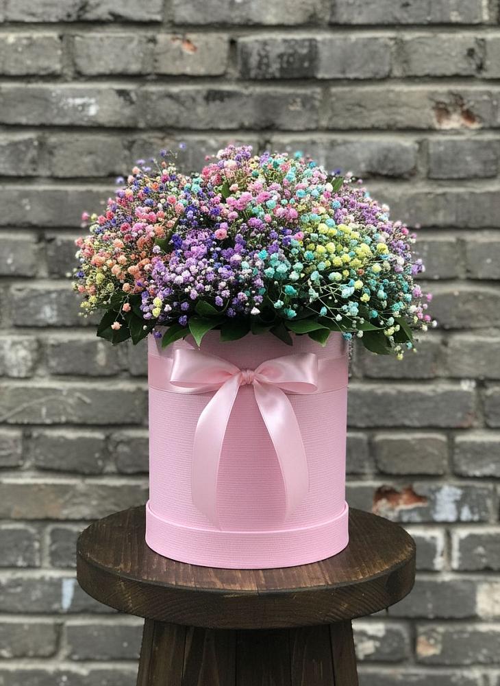 Цветочная композиция из Гипсофила и Розы в шляпной коробке в Дондуковском