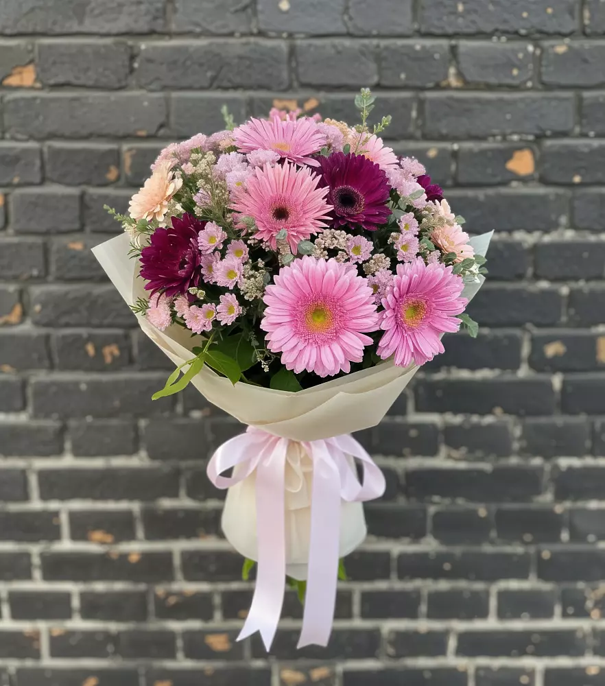 Букет цветов из: Герберы и Хризантемы в Дондуковском