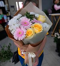 Букет цветов из:  Герберы, Розы и Хризантемы в Дондуковском