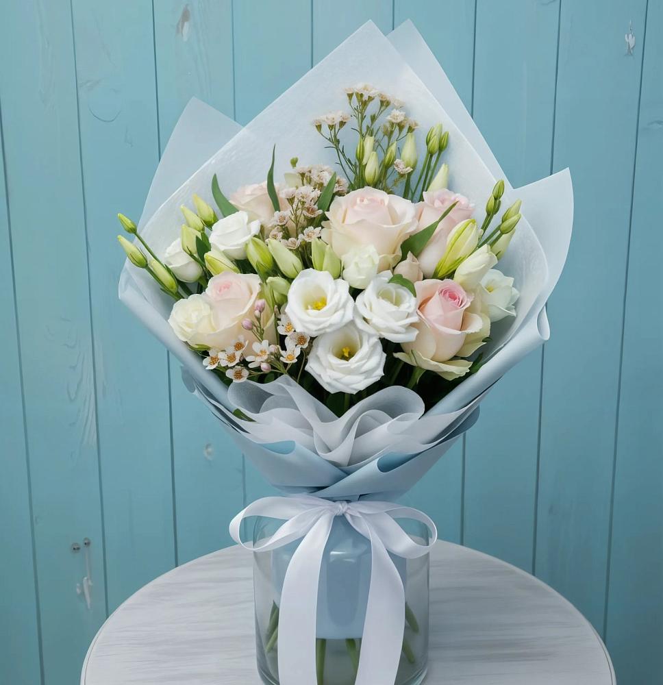 Букет цветов из: Розы и Лизиантусы в Дондуковском