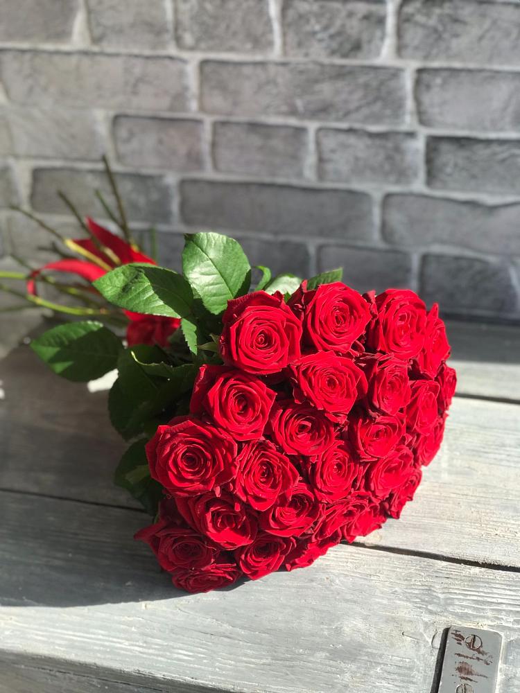 Букет Красные розы Фридом в Дондуковском