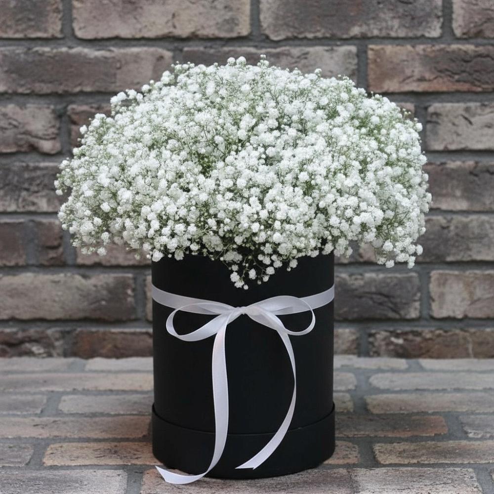 Цветочная композиция из Гипсофила в шляпной коробке в Дондуковском