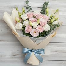 Букет цветов из:  Лизиантусы в Дондуковском