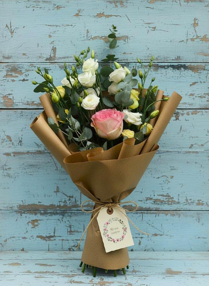 Букет цветов из: Розы и Лизиантусы в Дондуковском