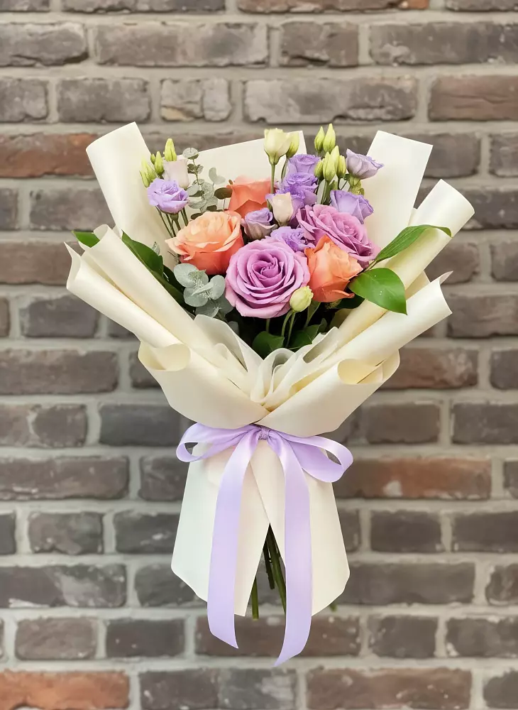 Букет цветов из: Лизиантусы и Розы в Дондуковском