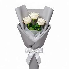 Букет 3 белые розы в Дондуковском