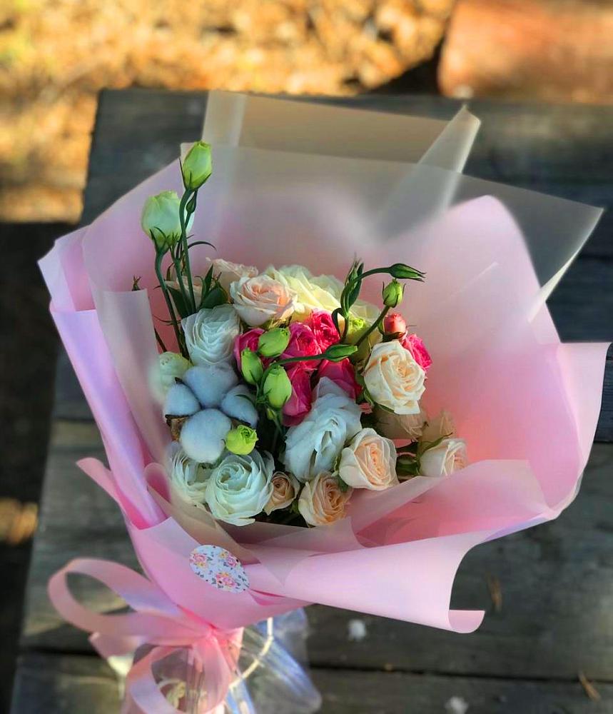 Букет цветов из: Розы и Лизиантусы в Дондуковском