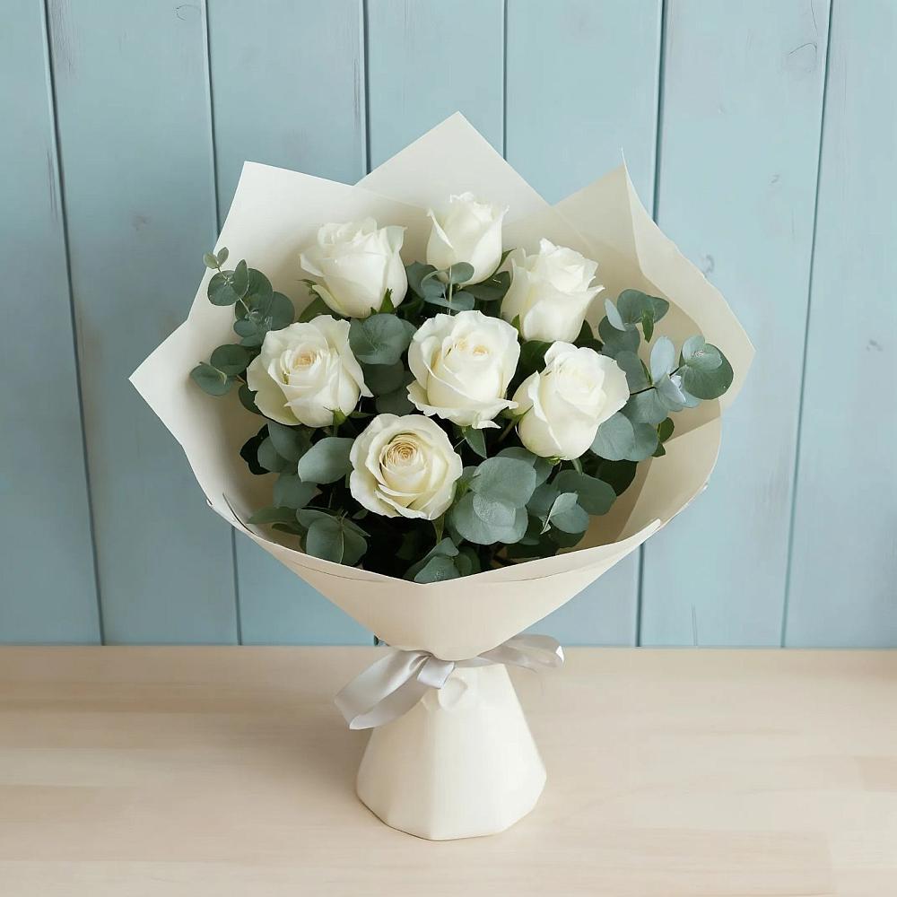 Букет Белые розы в Эвкалипте в Дондуковском