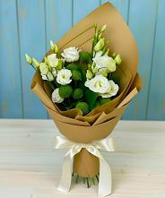 Букет цветов из:  Хризантемы и Лизиантусы в Дондуковском