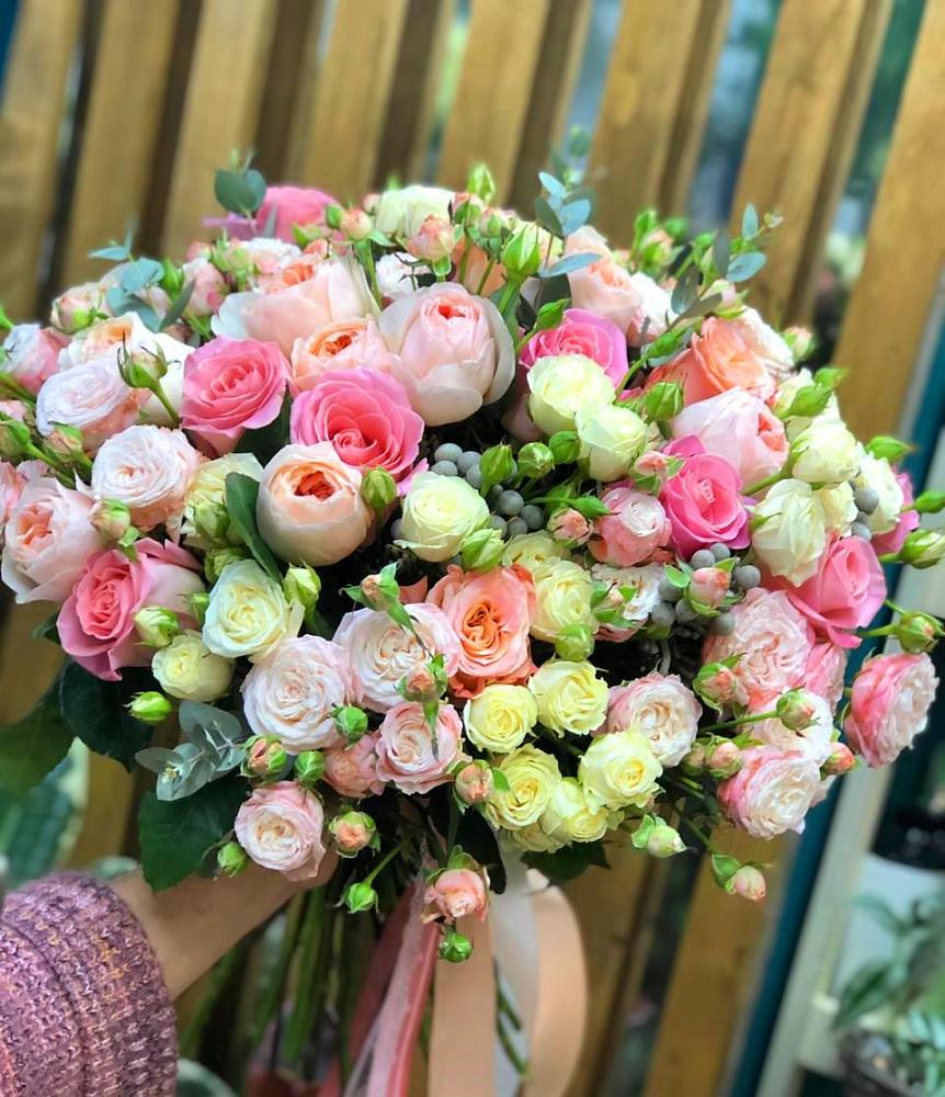 Букет цветов из: Розы в Дондуковском