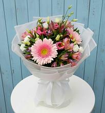 Букет цветов из:  Герберы, Альстромерии и Лизиантусы в Дондуковском