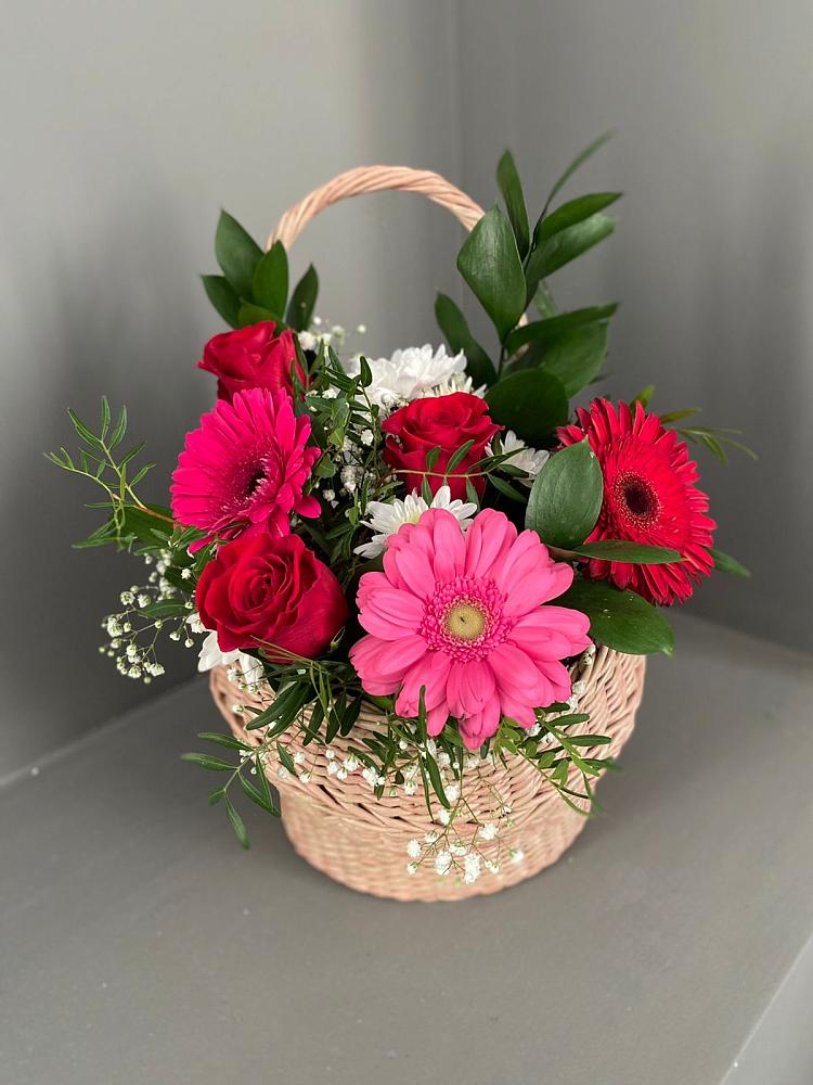 Цветочная композиция из Розы, Хризантемы и Герберы в корзине в Дондуковском