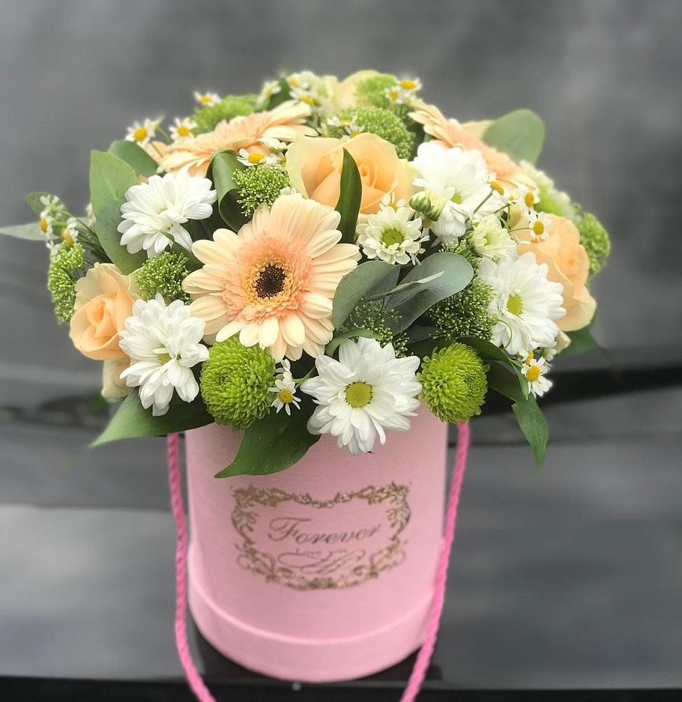 Цветочная композиция из Розы, Герберы и Хризантемы в шляпной коробке в Дондуковском