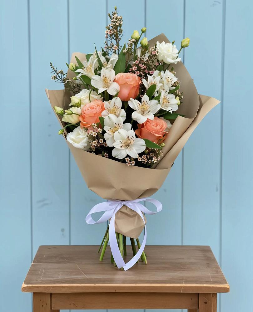 Букет цветов из: Альстромерии, Лизиантусы, Розы и Хризантемы в Дондуковском