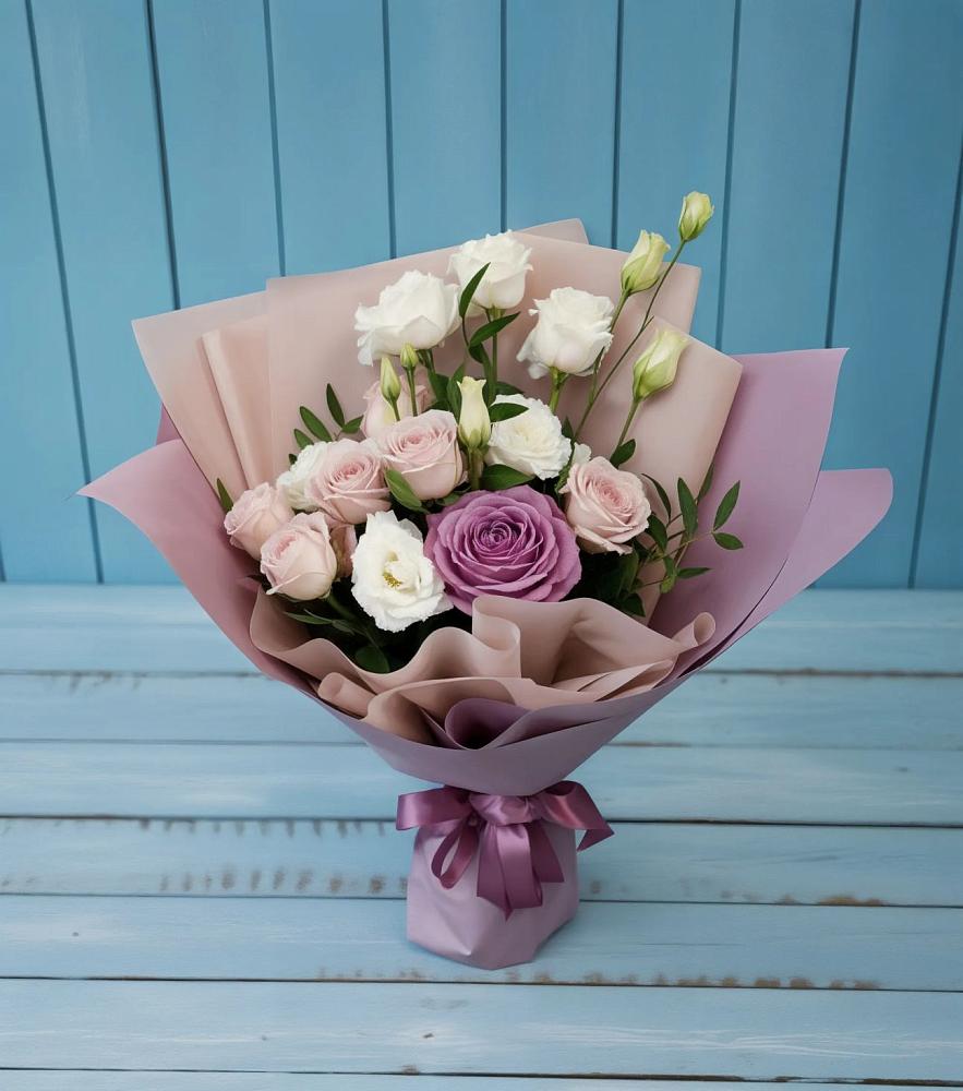 Букет цветов из: Розы и Лизиантусы в Дондуковском